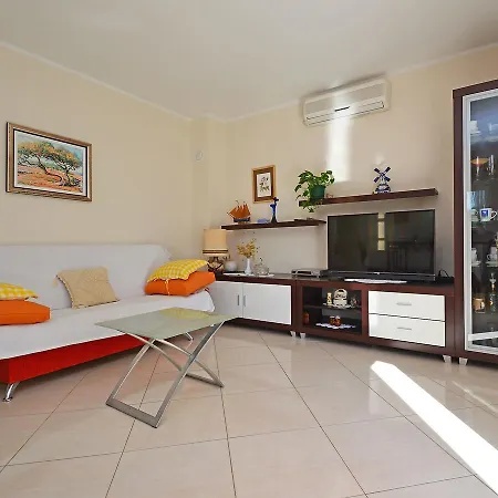 Lory By Interhome Rakalj