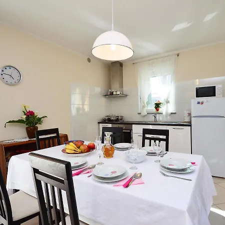 Semesterbostad Lory By Interhome Rakalj