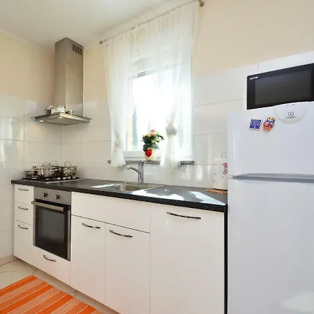 Lory By Interhome Rakalj