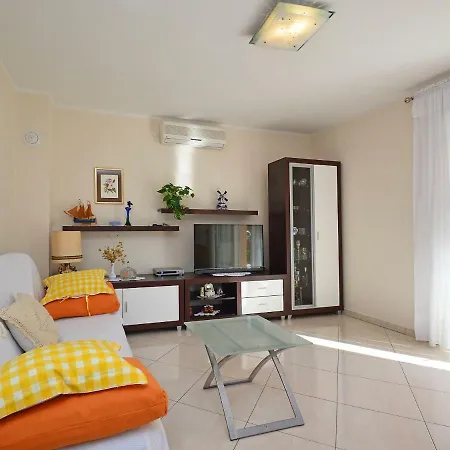 Semesterbostad Lory By Interhome *