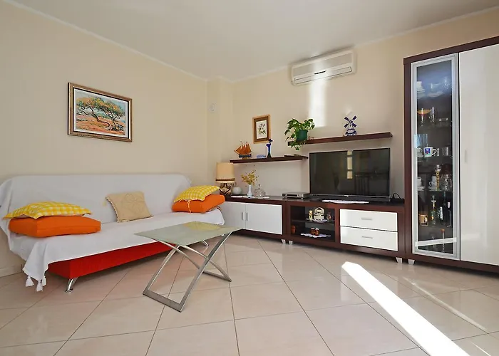 Lory By Interhome Rakalj