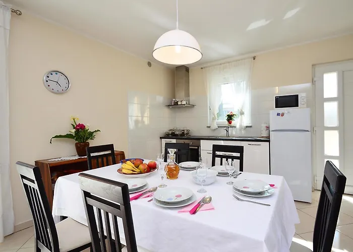 Semesterbostad Lory By Interhome Rakalj