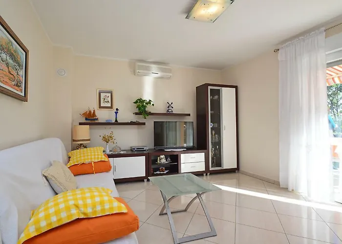 Semesterbostad Lory By Interhome *